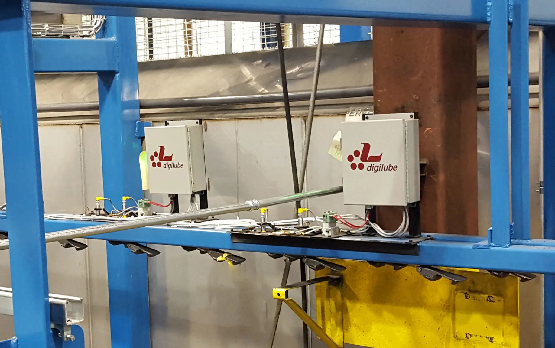Dual Enclosed Track Lubricators